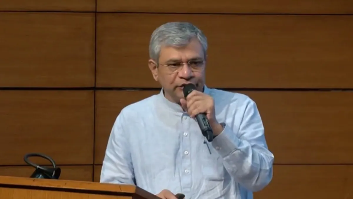 बुधवार को कैबिनेट के फैसले की जानकारी देते केंद्रीय मंत्री अश्विणी वैष्णव।- India TV Hindi