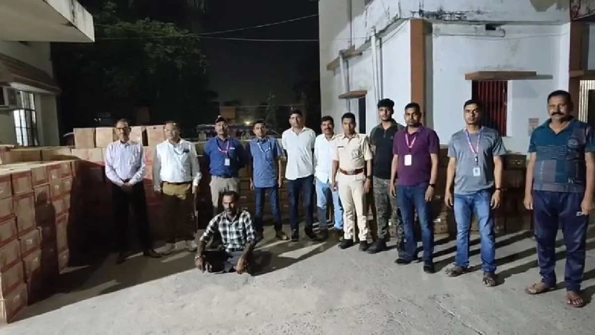 शराब के साथ तस्कर गिरफ्तार- India TV Hindi