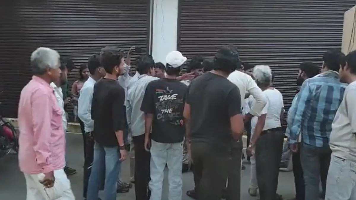 Mathura Liquor Shop Controversy- India TV Hindi