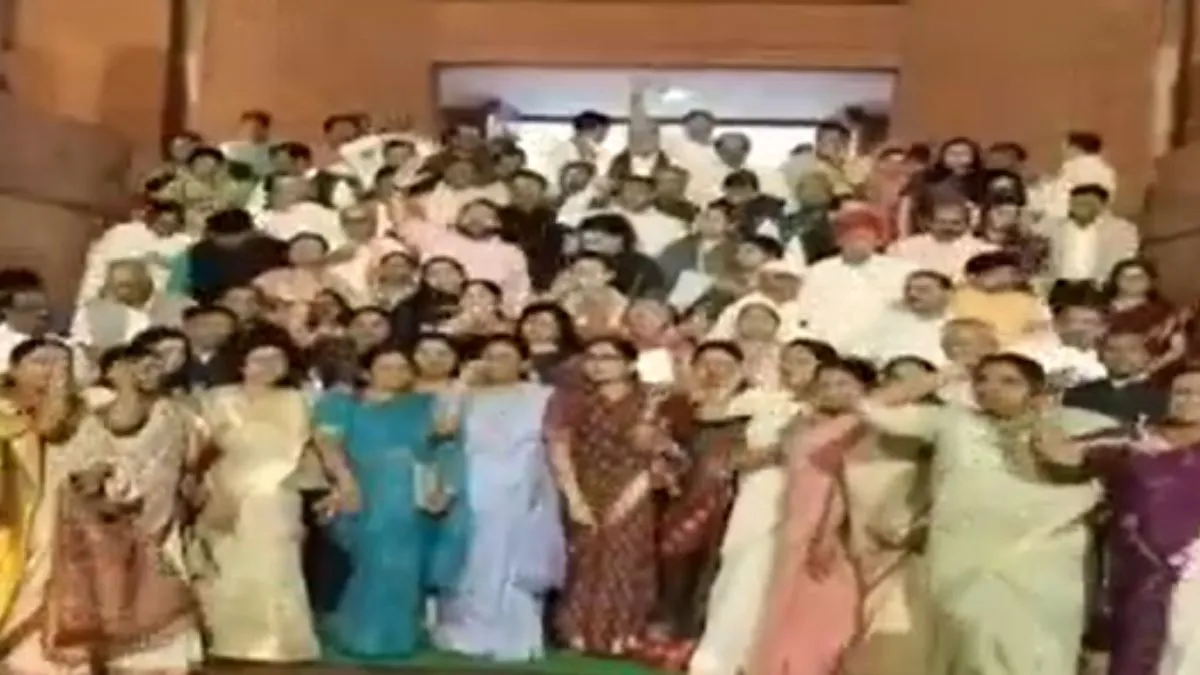 women reservation bill India, Lok Sabha voting result, constitutional amendment bill 131, BJP women - India TV Hindi