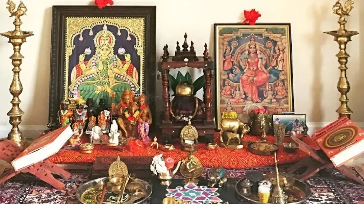 घर के मंदिर में क्या नहीं रखना चाहिए- India TV Hindi