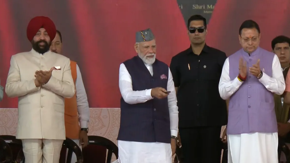 दिल्ली-देहरादून एक्सप्रेसवे का उद्घाटन करते प्रधानमंत्री नरेन्द्र मोदी और अन्य गणमान्य।- India TV Hindi