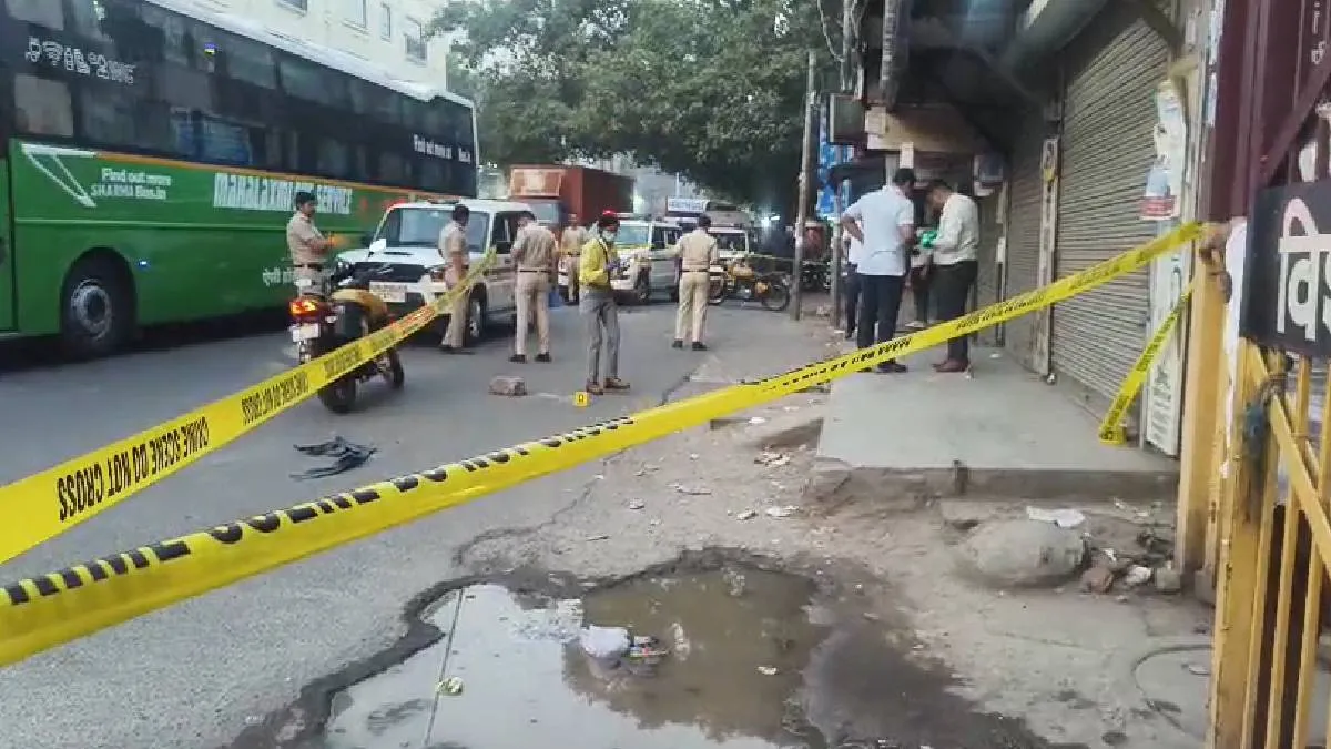 घटनास्थल की जांच करती पुलिस- India TV Hindi