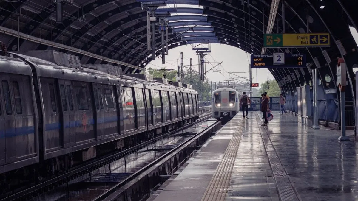 Delhi Metro Blue Line timing, DMRC update April 19, Delhi Metro delay news- India TV Hindi