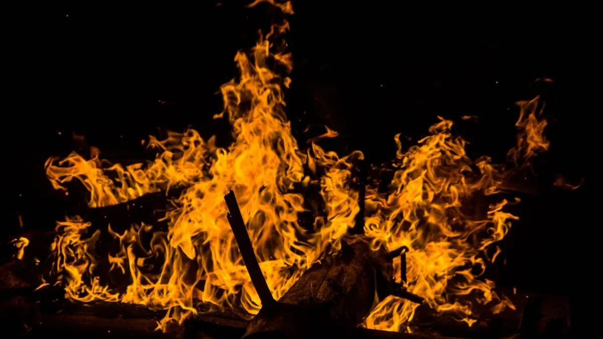 Gurugram slum fire, Sikanderpur metro fire, gas cylinder explosion Gurugram- India TV Hindi