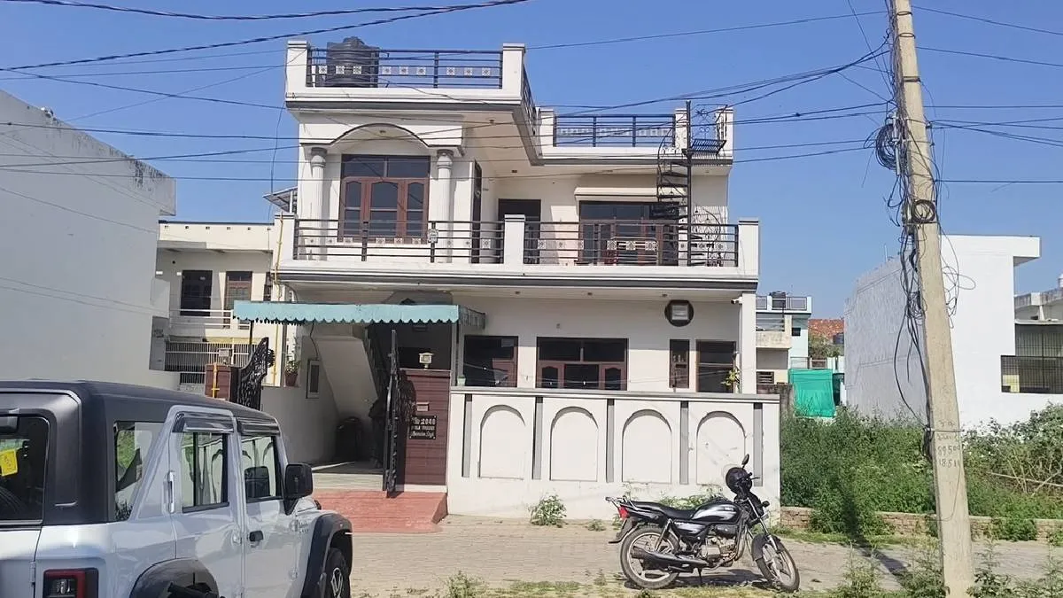 इसी घर में परिवार ने किया सुसाइड- India TV Hindi