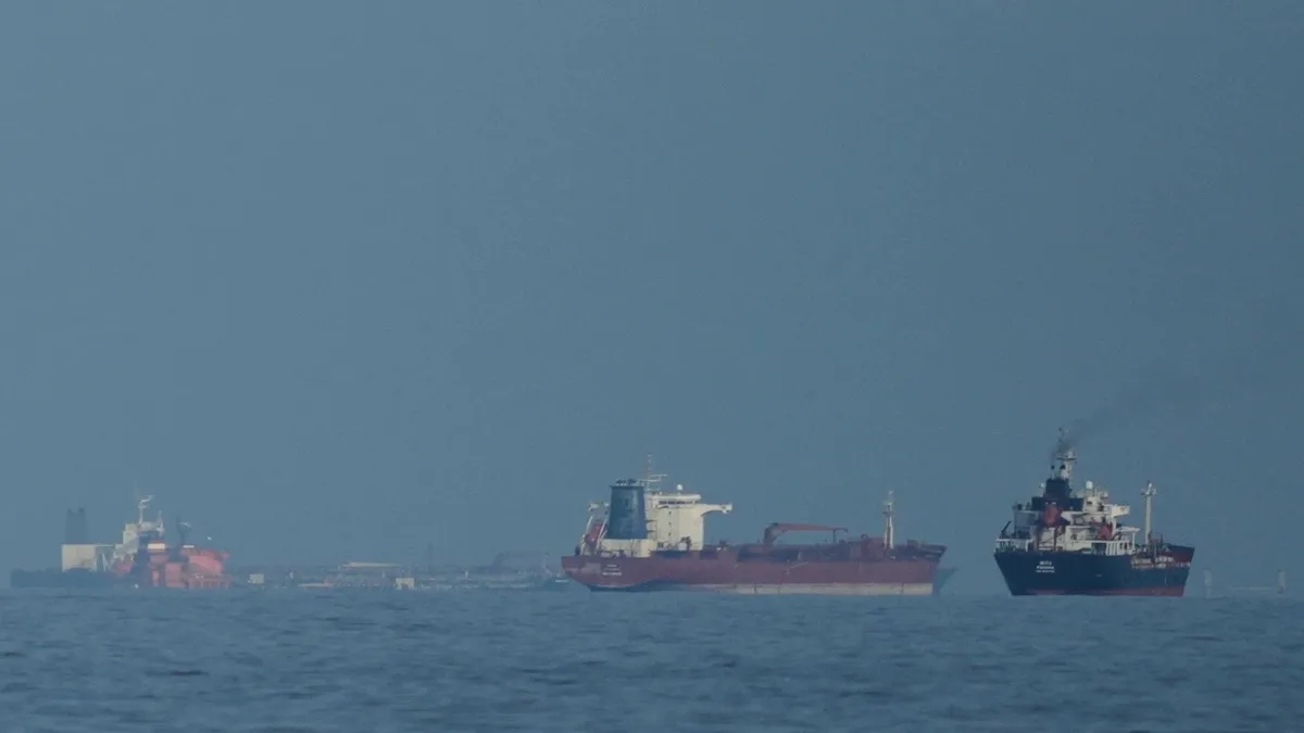 Oil Tankers And Ships In Strait Of Hormuz- India TV Hindi