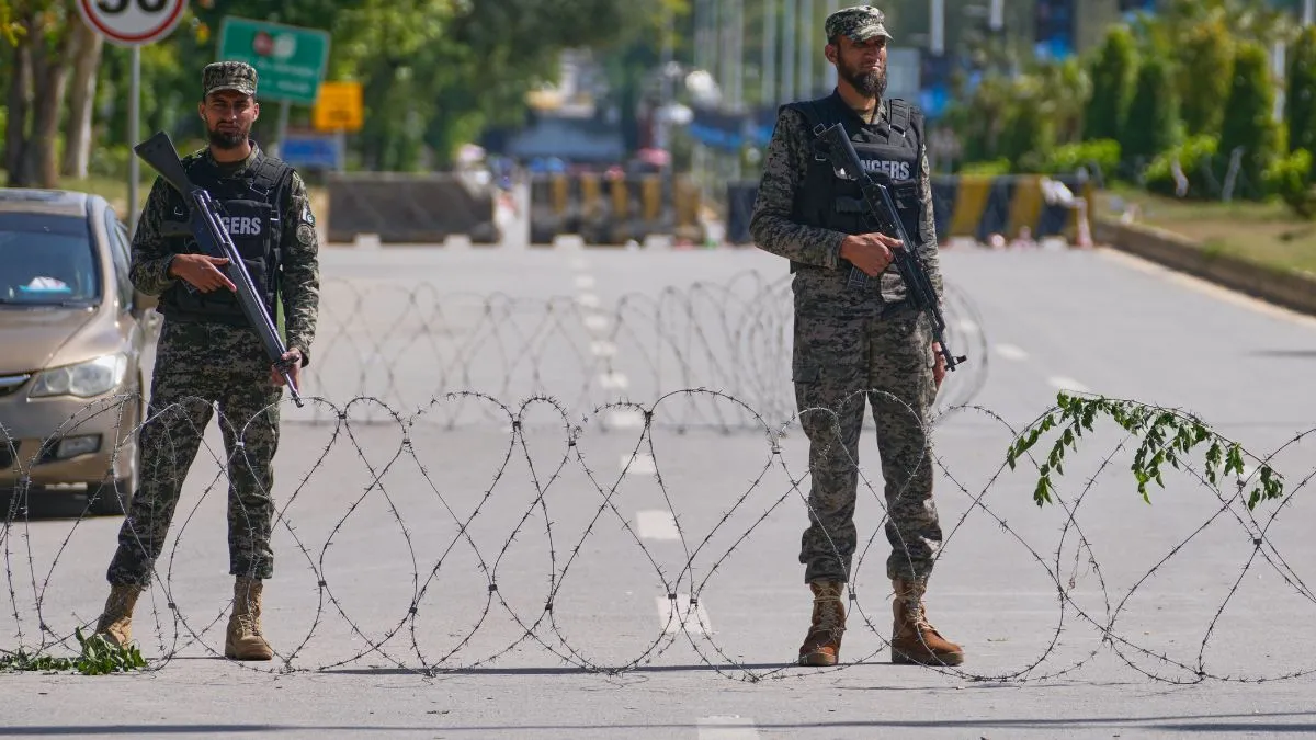 इस्लामाबाद में ईरान-अमेरिका शांति वार्ता को लेकर सुरक्षा सख्त। - India TV Hindi