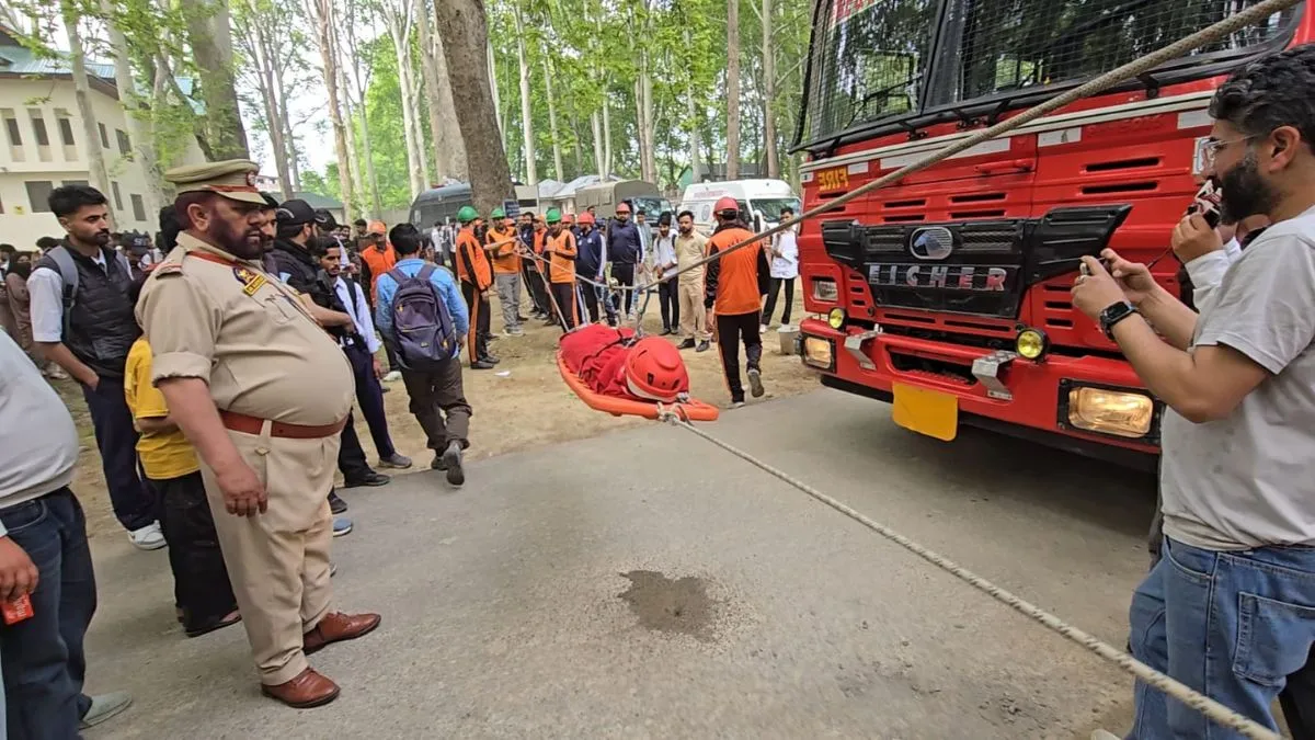 Kashmir air raid mock drill, Jammu Kashmir blackout drill, Srinagar emergency siren news- India TV Hindi