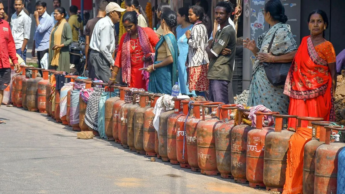 LPG, LPG GAS, lpg cylinder, domestic lpg cylinder, commercial lpg cylinder, ftl lpg cylinder, ftl cy- India TV Hindi