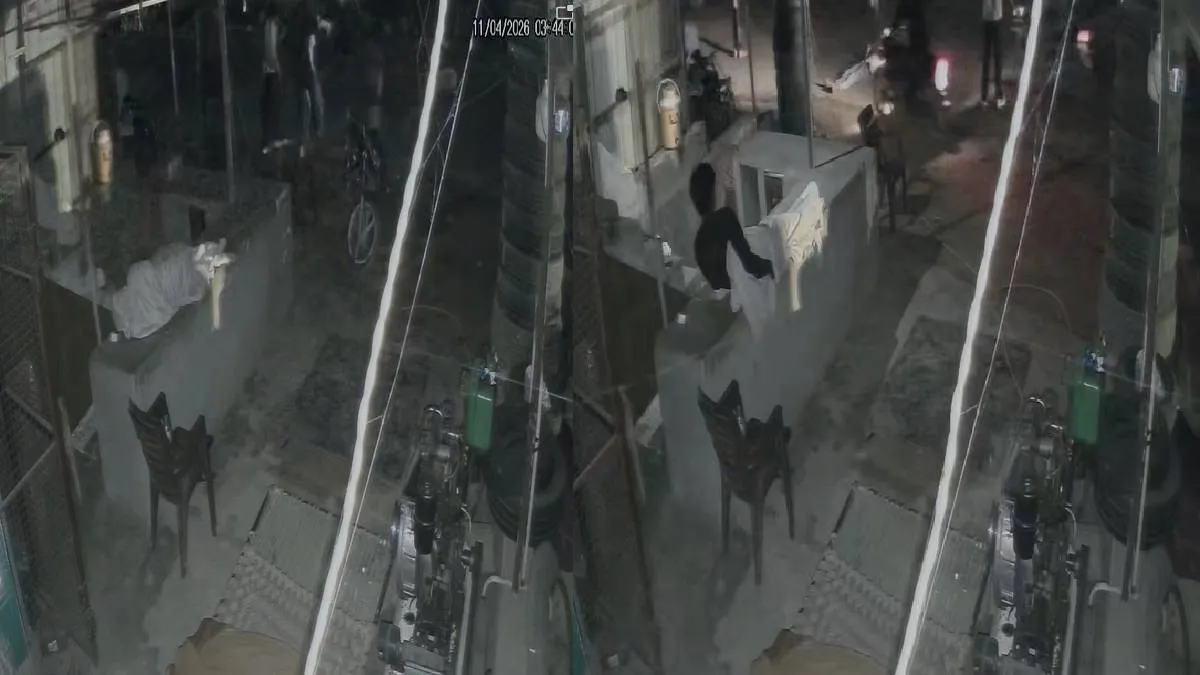 पंचर बनाने वाले को बेरहमी से पीटा- India TV Hindi