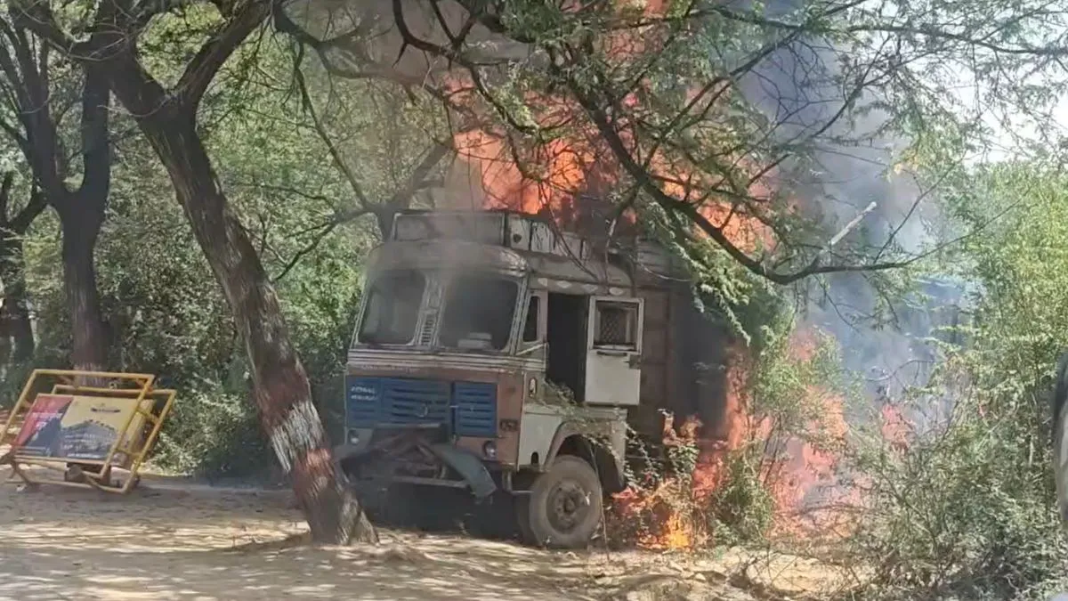 mathura truck fire video- India TV Hindi