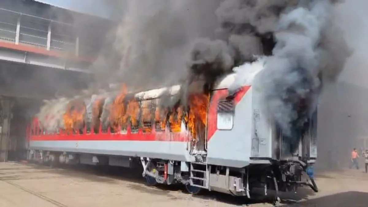 Mumbai Matunga Railway Workshop fire- India TV Hindi
