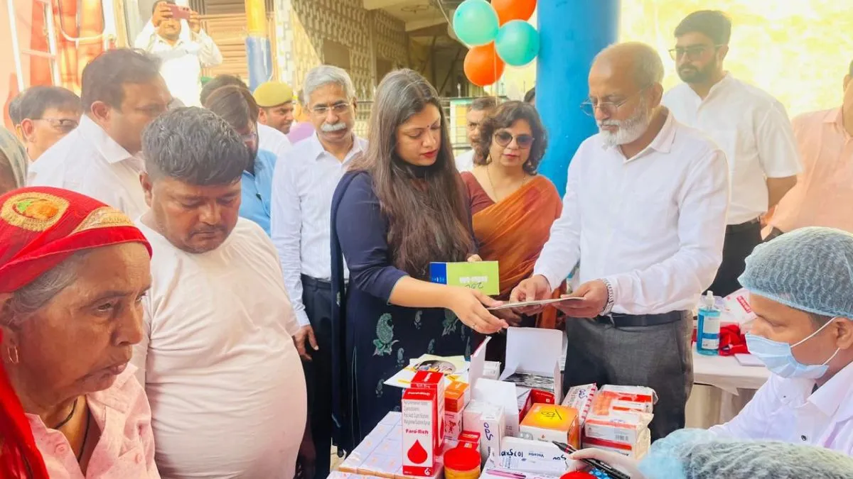 Gautam Buddh Nagar medical camp, UP labour health scheme, Yogi Adityanath workers welfare- India TV Hindi