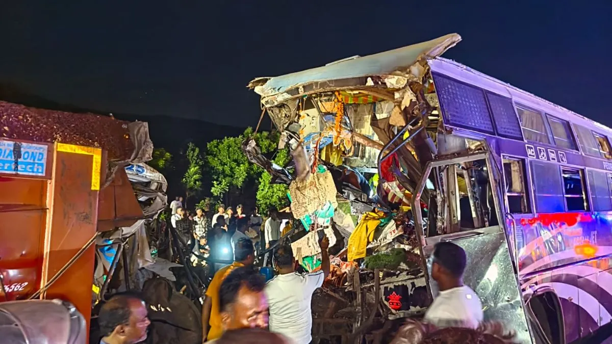 Odisha Bus Truck Accident- India TV Hindi