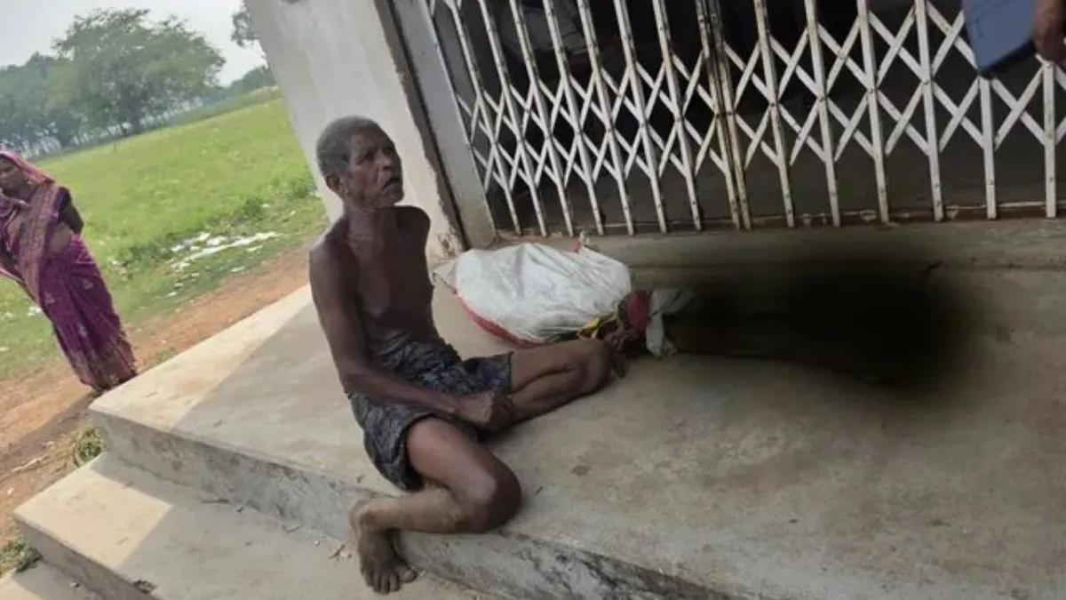 odisha Keonjhar man takes skeleton out of grave- India TV Hindi