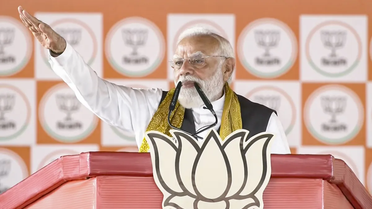 बंगाल के हल्दिया में चुनावी रैली करते हुए पीएम मोदी- India TV Hindi