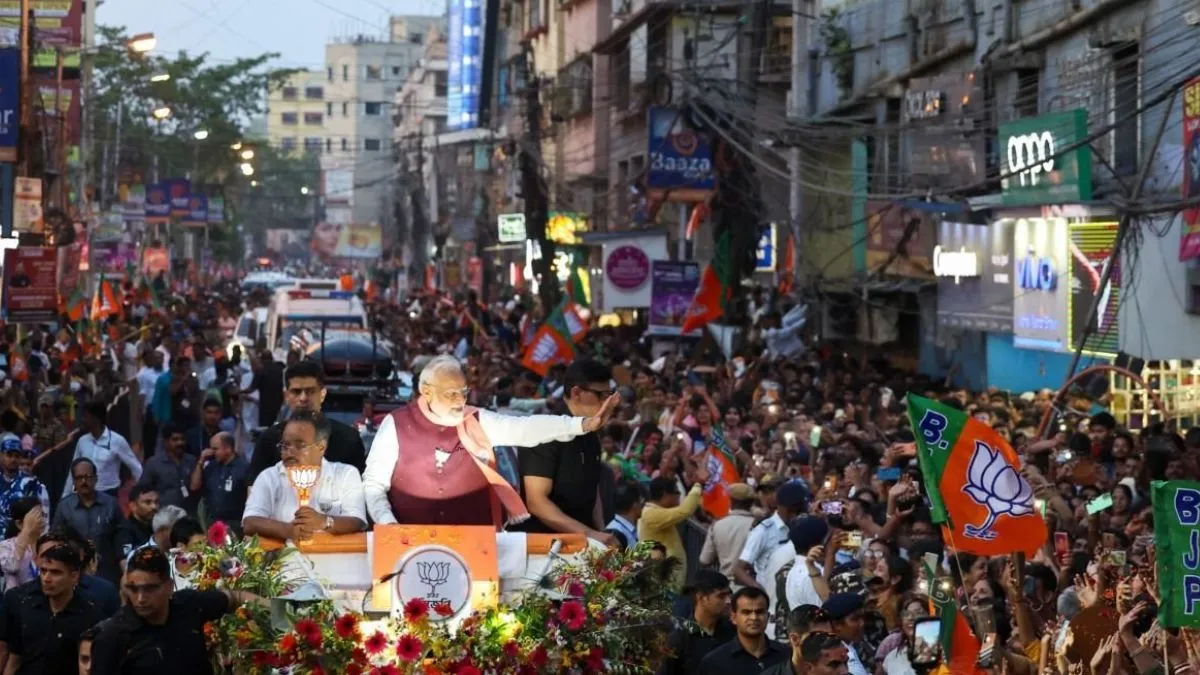 pm modi howrah roadshow- India TV Hindi