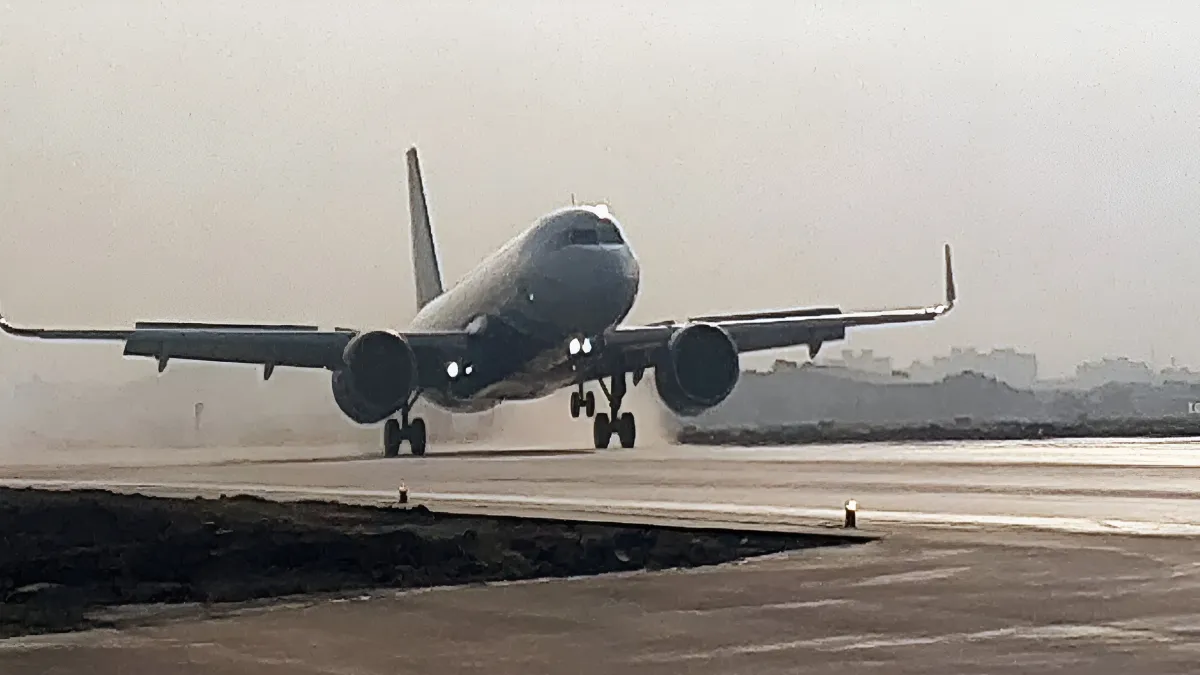 पुणे एयरपोर्ट में एक...- India TV Hindi