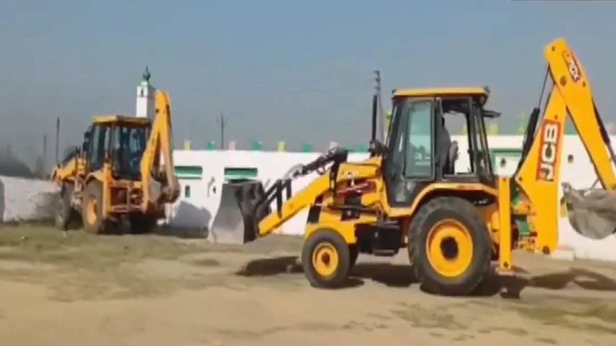 संभल में बुलडोजर एक्शन- India TV Hindi