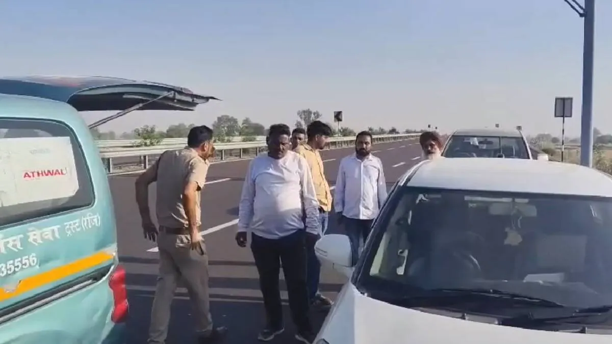 मामले की जांच करती पुलिस- India TV Hindi