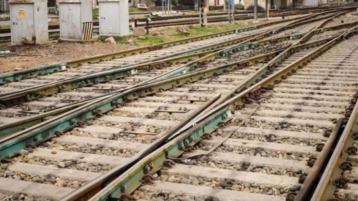 railway track and railway line difference, railway interesting facts, railway track and line line di- India TV Hindi