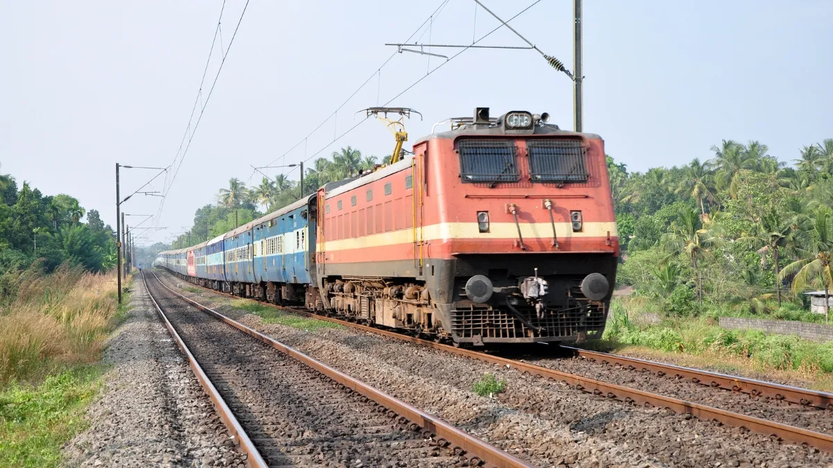 रेलवे चलाएगा समर...- India TV Hindi