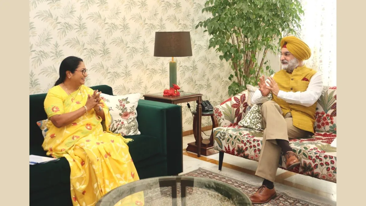 सीएम रेखा गुप्ता ने एलजी तरनजीत सिंह संधू से की मुलाकात। - India TV Hindi