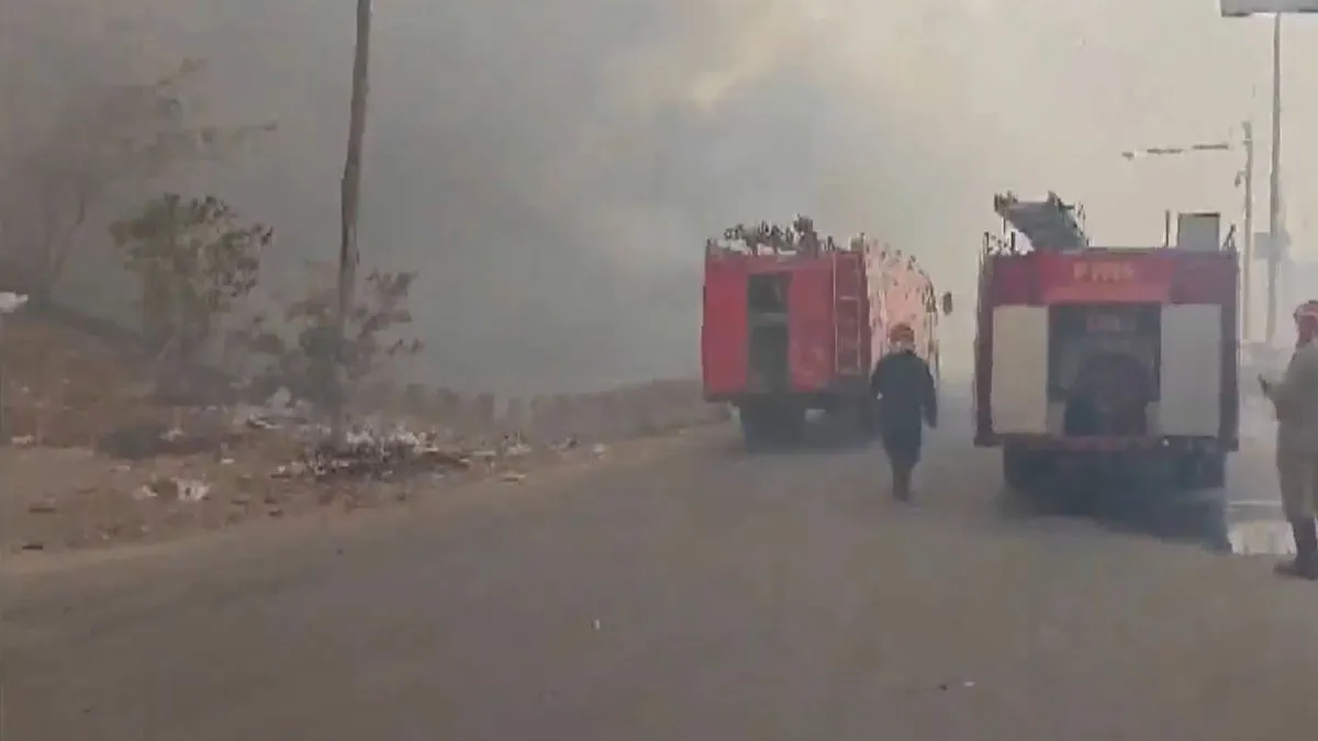 दिल्ली में कई इलाकों में लगी आग।- India TV Hindi