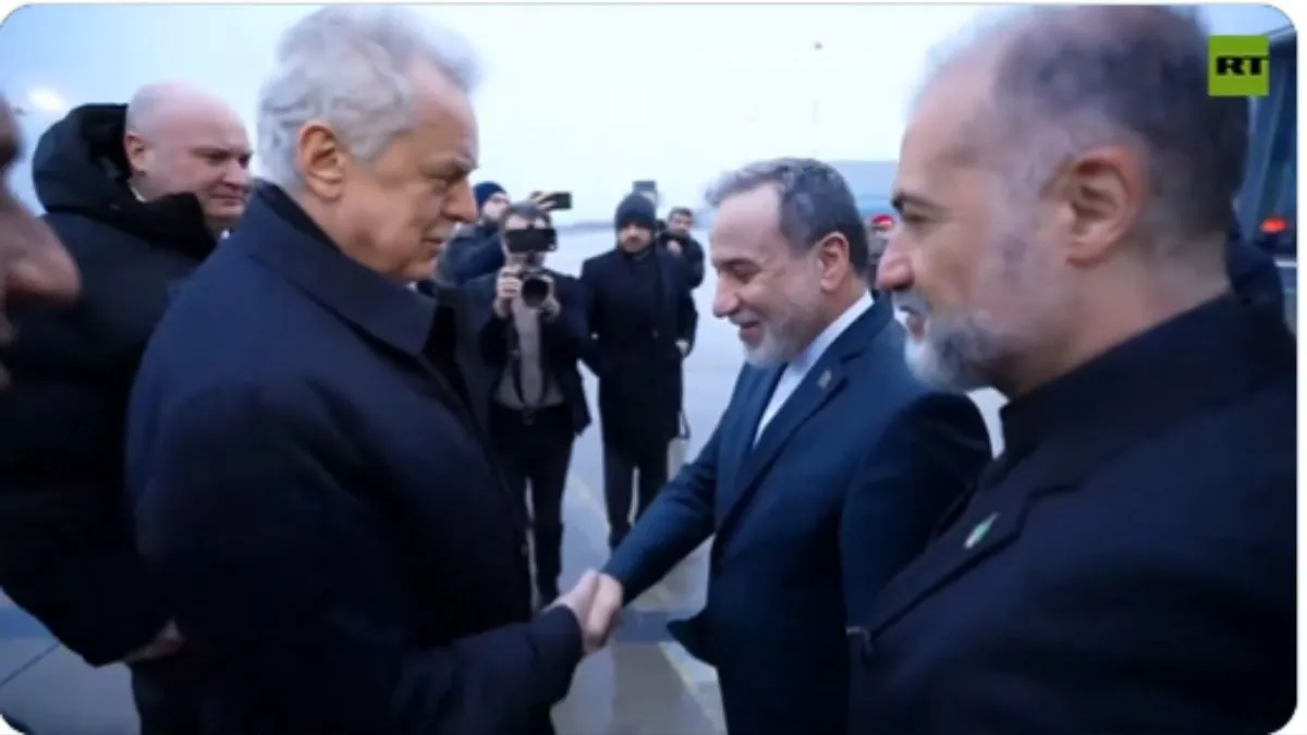 मॉस्को पहुंचे ईरान के विदेश मंत्री अब्बास अराघची। - India TV Hindi