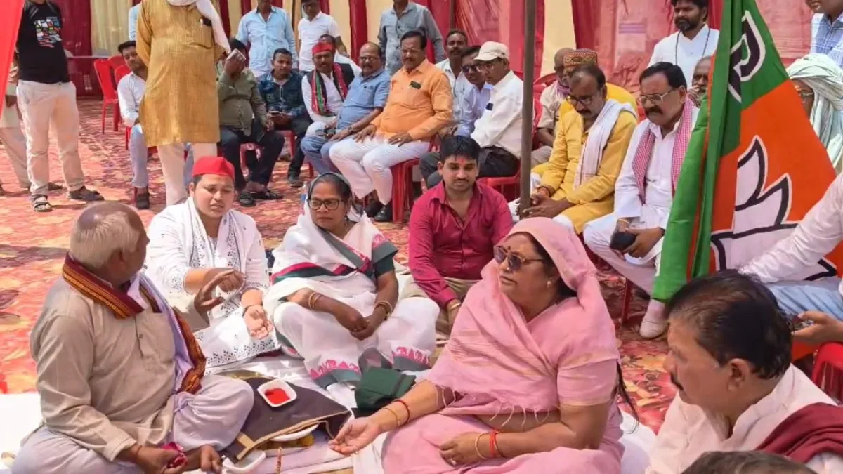 UP fatehpur bjp vs sp mla- India TV Hindi