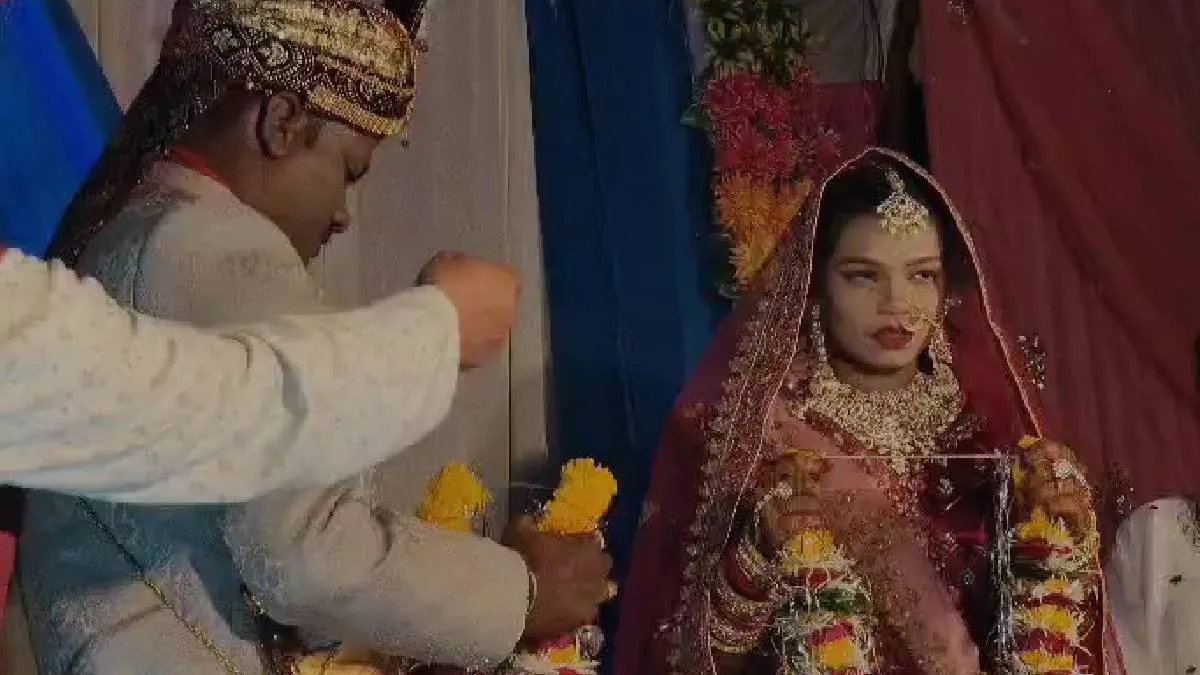 दुल्हन ने दूल्हे की जगह प्रेमी को पहनाई वरमाला- India TV Hindi