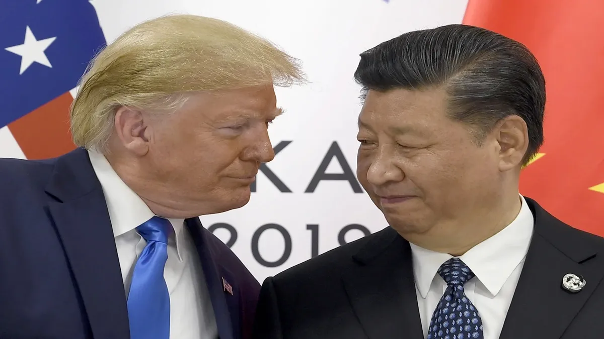 Donald Trump (L), Xi Jinping (R)- India TV Hindi