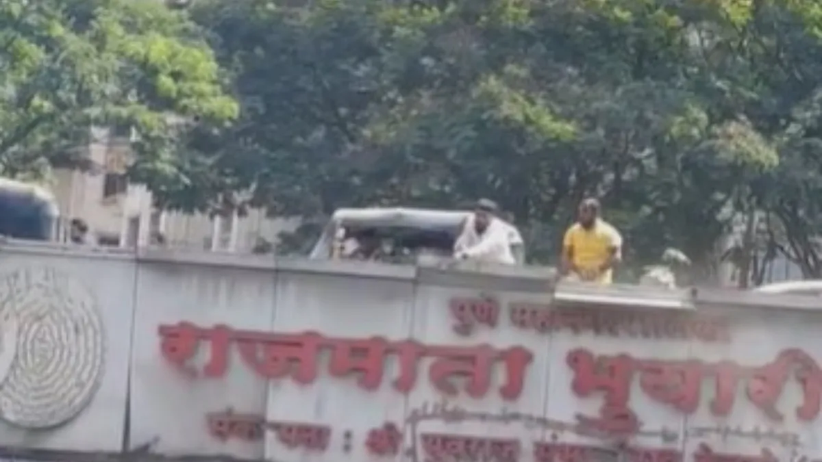 ऑटो चालक पर धारदार हथियार से हमला- India TV Hindi