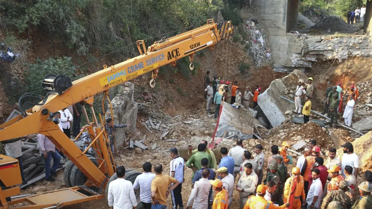Jammu bridge collapse, Bantlab accident Jammu, workers trapped bridge collapse India- India TV Hindi