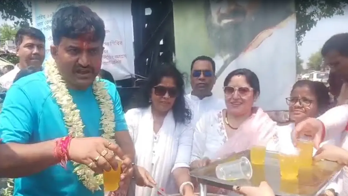 मंदिर में पूजा-अर्चना शुरू होने के बाद खुशी का माहौल- India TV Hindi