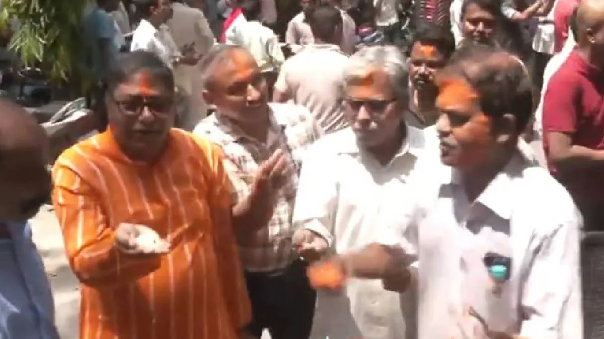 जश्न मनाते बीजेपी कार्यकर्ता- India TV Hindi