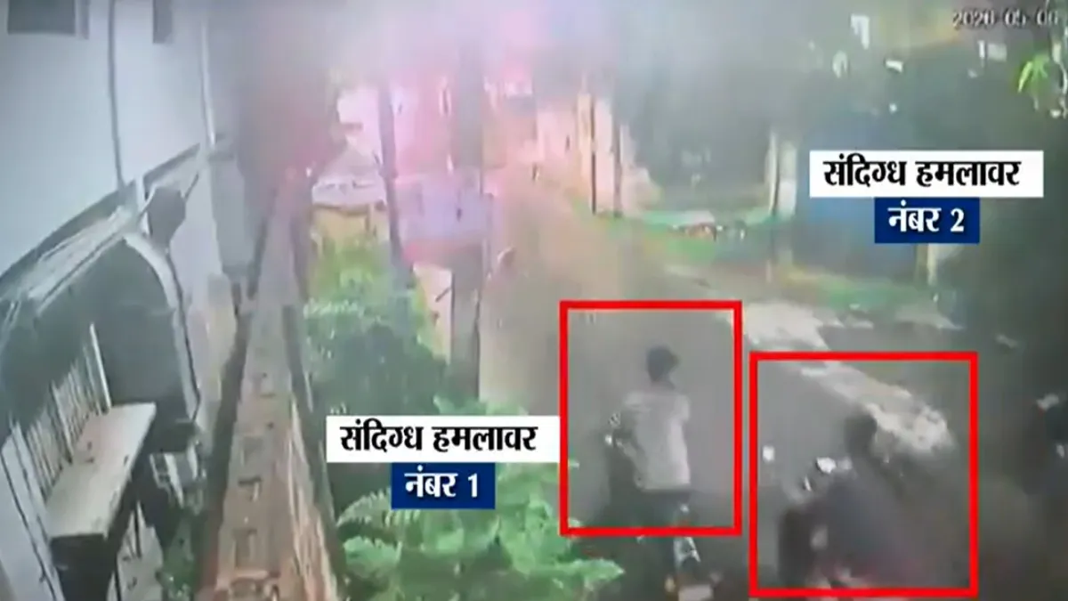 बाइक और स्कूटी में दिखे हमलावर- India TV Hindi