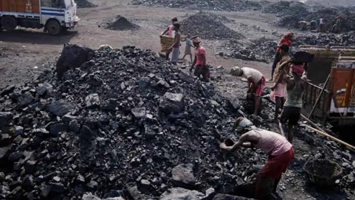 Giridih coal clash, Jharkhand coal theft violence, CCL security guard clash- India TV Hindi