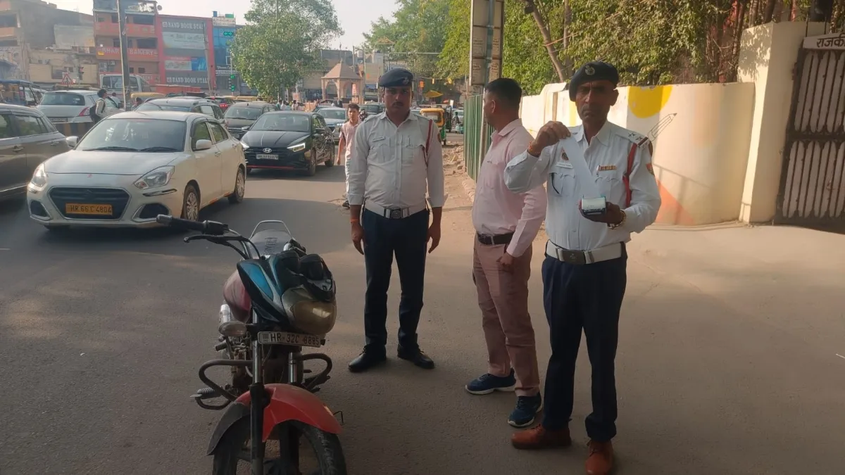 Gurugram Police Challan- India TV Hindi