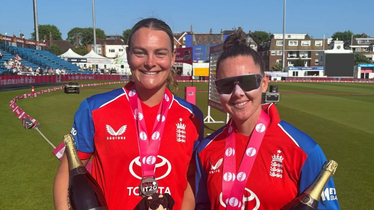 Dani Gibson & Linsey Smith- India TV Hindi
