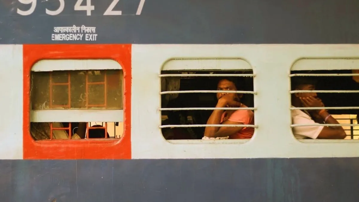 RPF arrest Jharkhand, train pistol threat, Howrah Hatia Kriya Yog Express- India TV Hindi