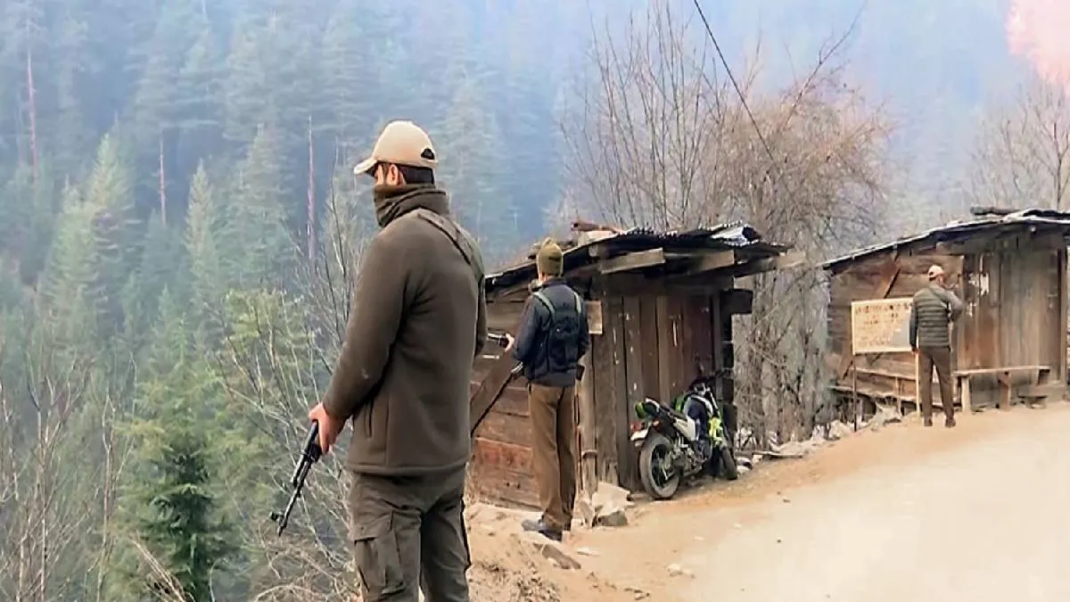 आतंकवादियों की सहायता करने के आरोप में दो लोग गिरफ्तार - India TV Hindi