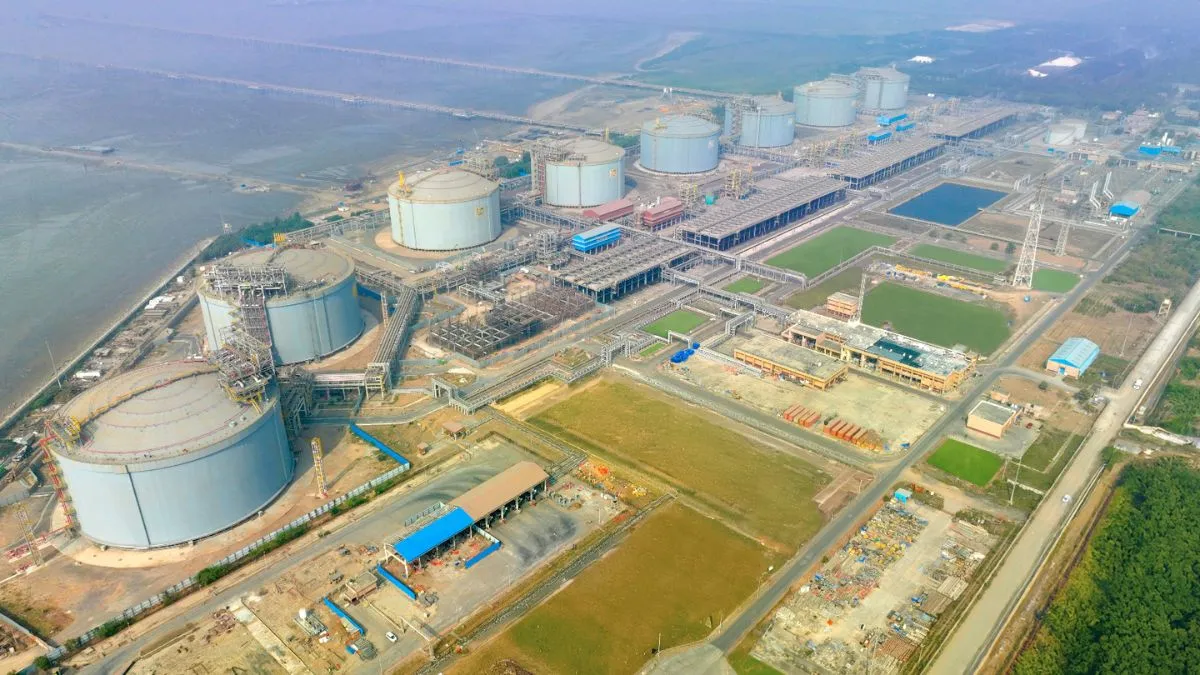 lng, liquid natural gas, natural gas, strait of hormuz, iran, qatar, petronet, petronet lng- India TV Hindi