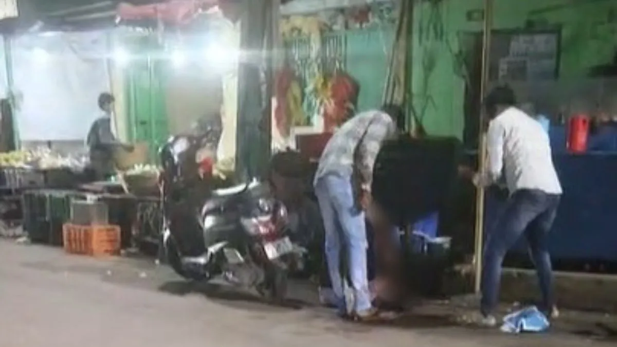 युवक पर धारदार हथियार से हमला- India TV Hindi