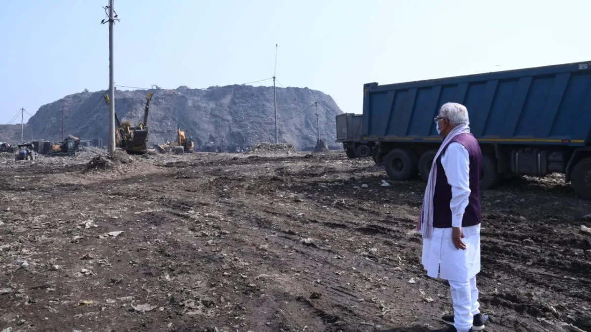 Manohar Lal Khattar, Bhalswa dumpsite, Delhi landfill cleanup, Bhalswa landfill news- India TV Hindi