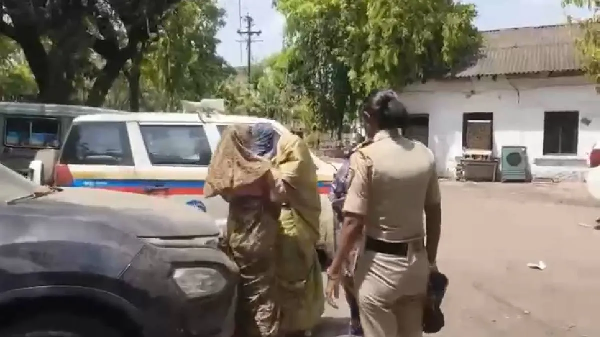 पुलिस हिरासत में आरोपी महिलाएं- India TV Hindi