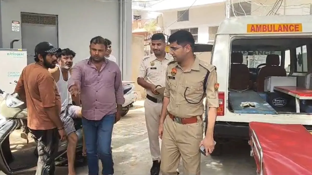 मौके पर जांच करती पुलिस- India TV Hindi