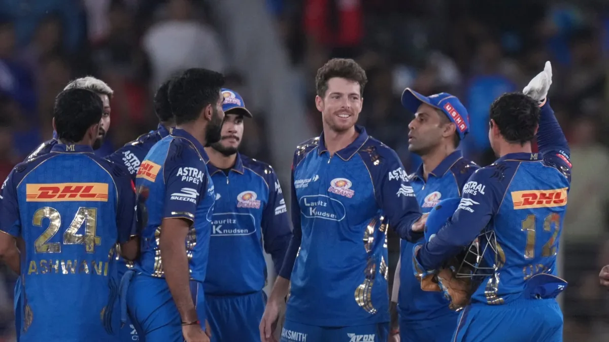 mitchell santner- India TV Hindi