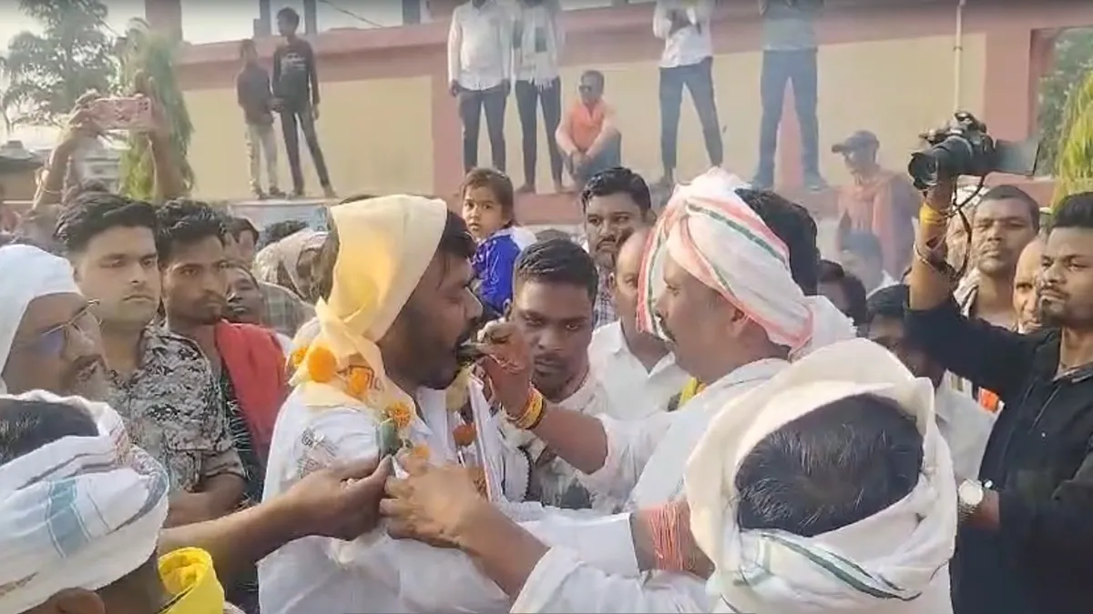 भाजपा विधायक को पान...- India TV Hindi